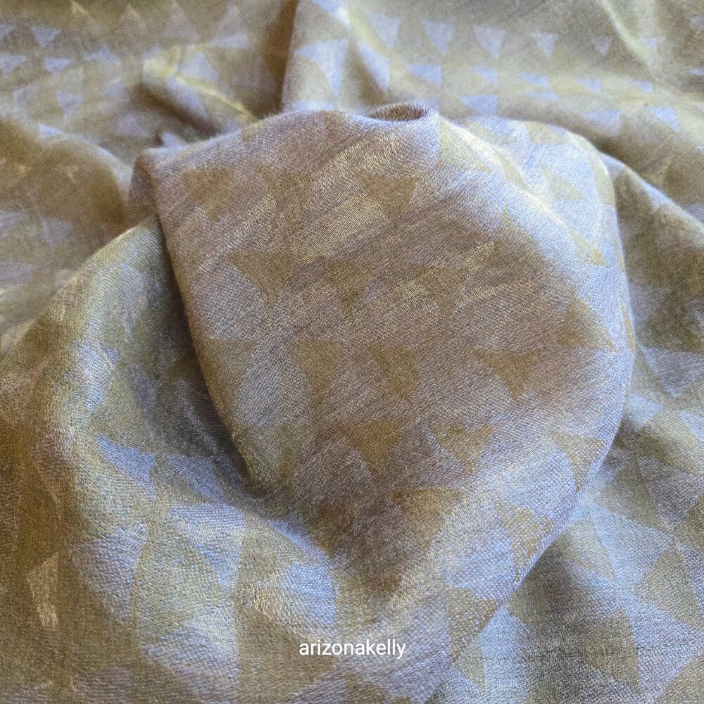 NWOT Cashmere Woven Scarf Lightweight Triangle Pattern With Subtle Gold Shimmer - Picture 4 of 16